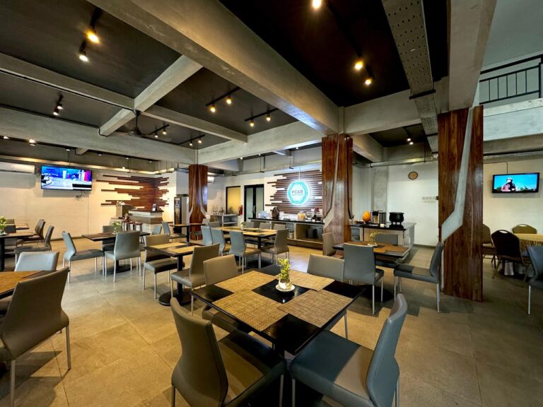 Palm Cafe & Resto